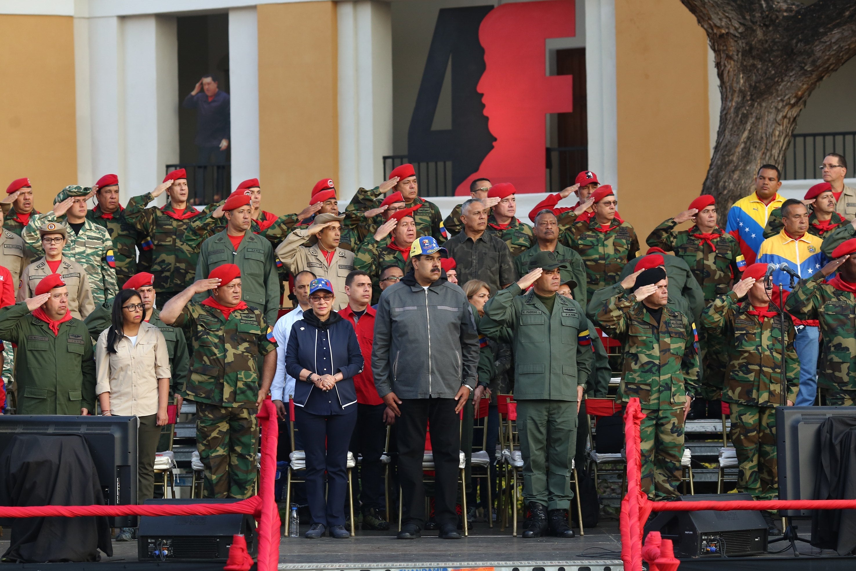 EE.UU. ofrece no sancionar a los militares que rompan con Maduro EE.UU. ofrece no sancionar a los militares que rompan con Maduro