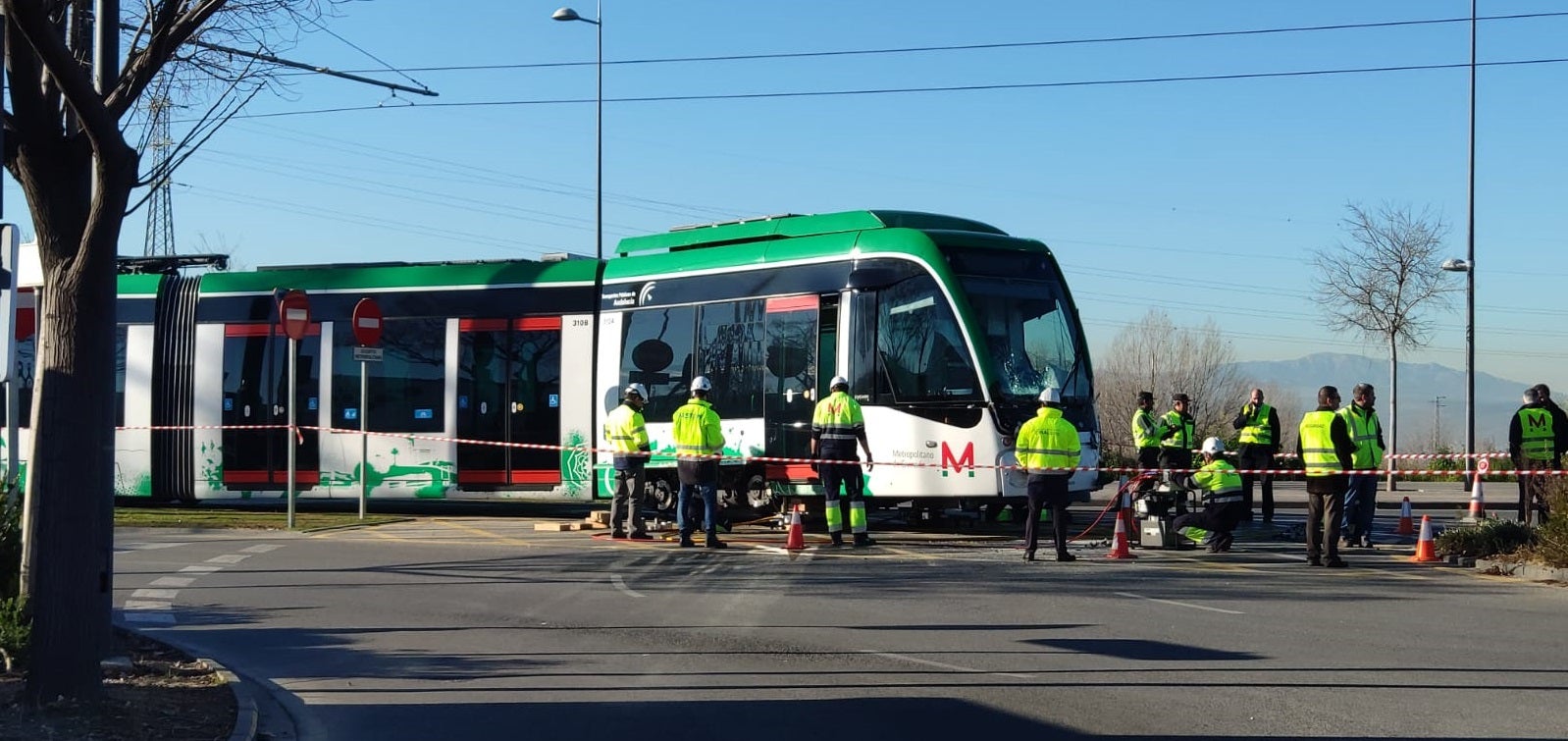 Accidente en el metro: un camión impacta contra el transporte metropolitano Accidente en el metro: un camión impacta contra el transporte metropolitano