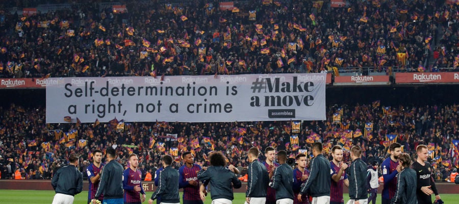 'La autodeterminación es un derecho, no un crimen', la pancarta que presidió el Clásico 'La autodeterminación es un derecho, no un crimen', la pancarta que presidió el Clásico