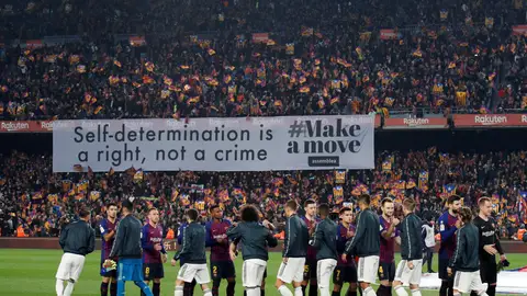 'La autodeterminación es un derecho, no un crimen', la pancarta que presidió el Clásico 'La autodeterminación es un derecho, no un crimen', la pancarta que presidió el Clásico