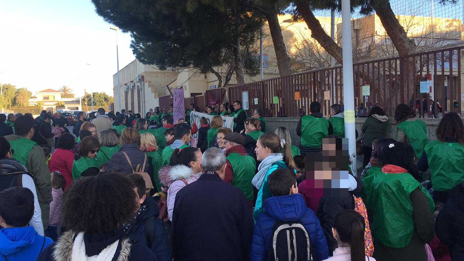 El PP de Elche carga contra PSOE y Compromís por “mentir” a los padres del colegio La Paz de Torrellano El PP de Elche carga contra PSOE y Compromís por “mentir” a los padres del colegio La Paz de Torrellano