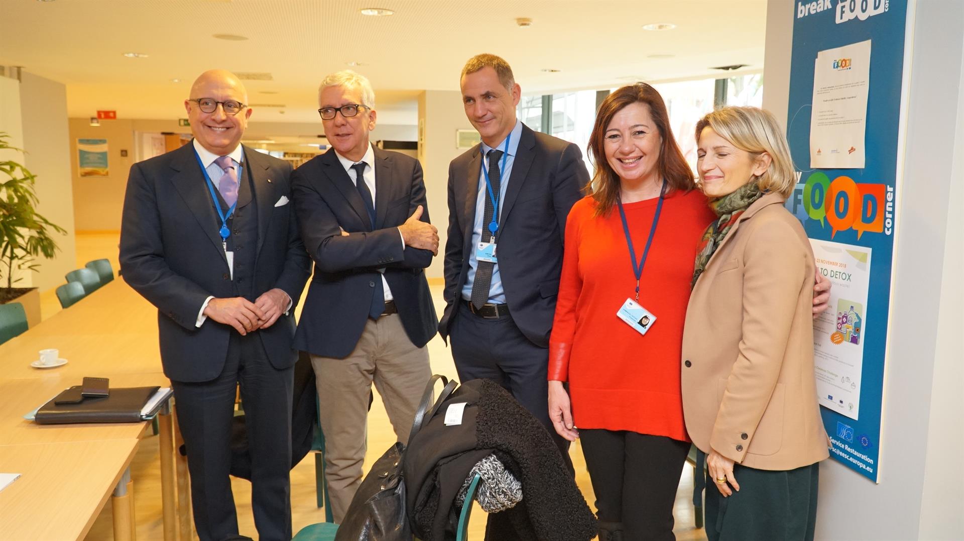 Armengol pide a Bruselas que tenga en cuenta las dificultades de las islas al conceder fondos europeos Armengol pide a Bruselas que tenga en cuenta las dificultades de las islas al conceder fondos europeos