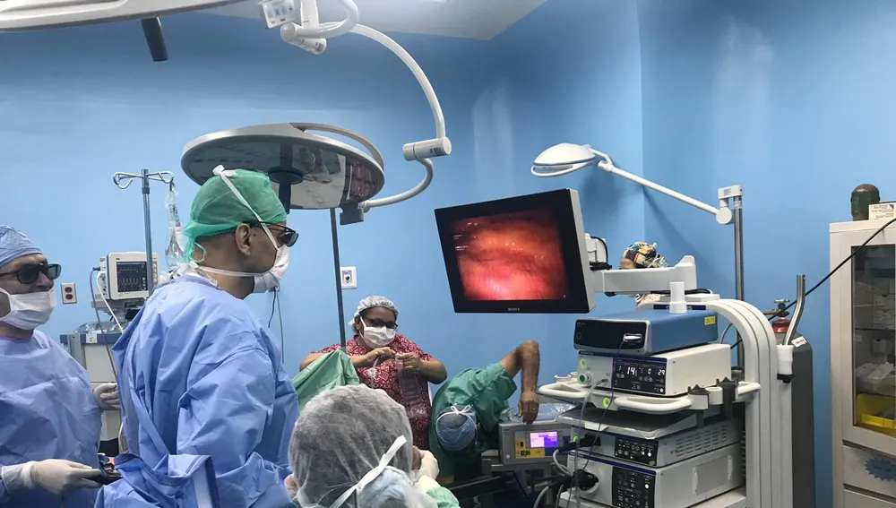 El equipo del Doctor Litton realizando una intervención en Honduras