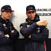 Max Verstappen y Pierre Gasly, en el circuito de Silverstone Max Verstappen y Pierre Gasly, en el circuito de Silverstone