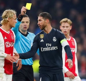 Sergio Ramos vio una amarilla ante el Ajax Sergio Ramos vio una amarilla ante el Ajax