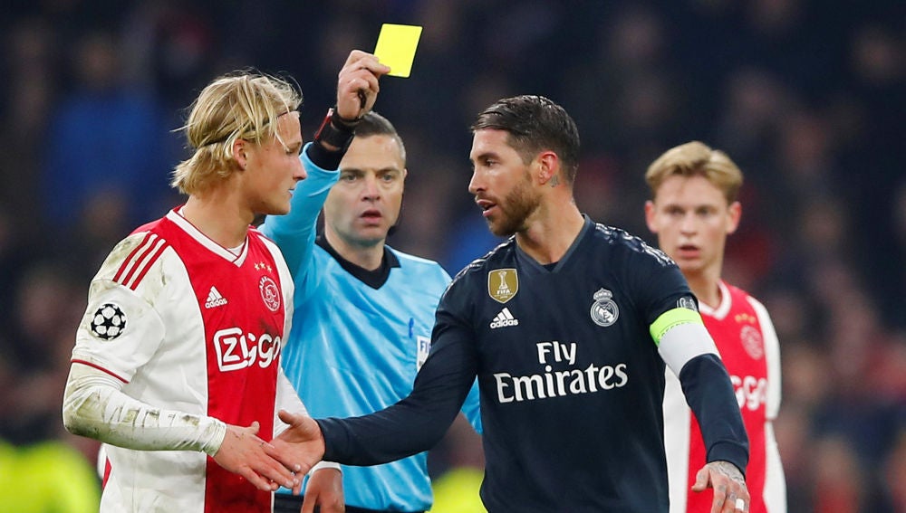 Sergio Ramos vio una amarilla ante el Ajax