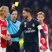 Sergio Ramos vio una amarilla ante el Ajax