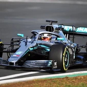 Lewis Hamilton, a los mandos del W10, el nuevo monoplaza de Mercedes Lewis Hamilton, a los mandos del W10, el nuevo monoplaza de Mercedes
