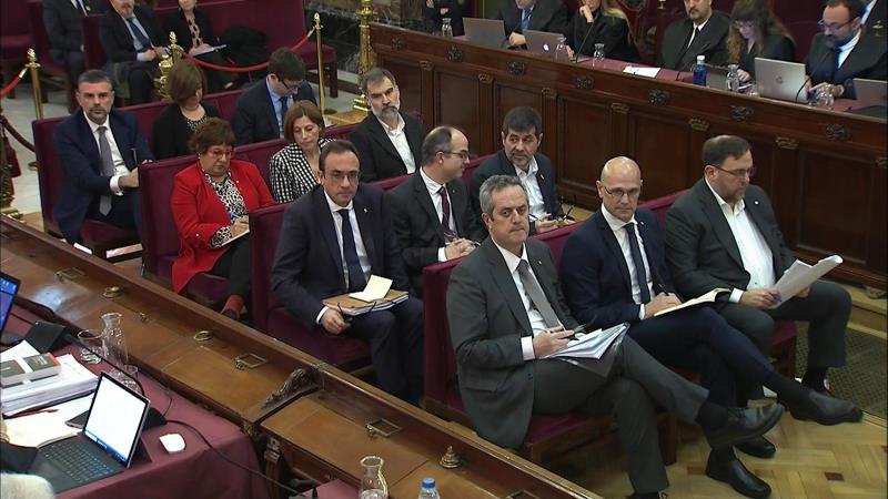 La Fiscalía combate el "victimismo" de las defensas y dice que el juicio del 'procés' defiende la democracia La Fiscalía combate el "victimismo" de las defensas y dice que el juicio del 'procés' defiende la democracia