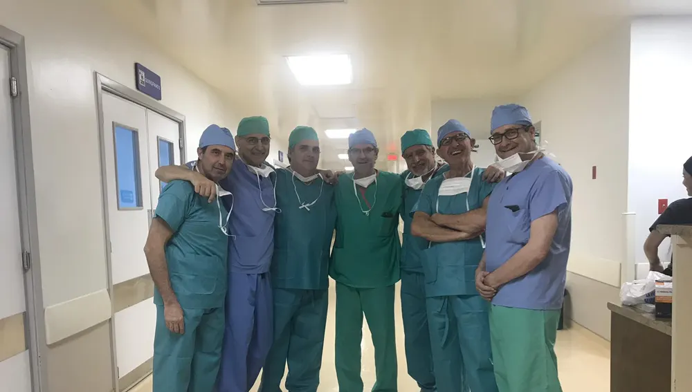 El Doctor Litton y su equipo de urólogos desplazados hasta Honduras