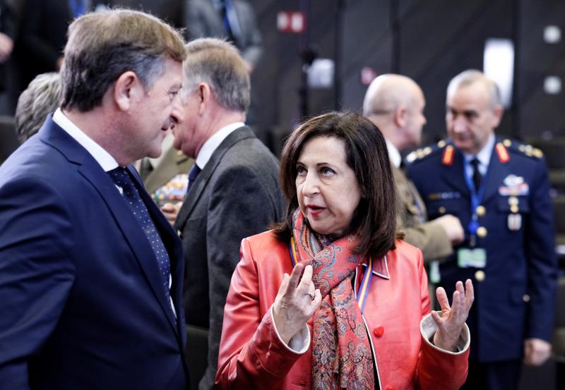 Robles carga contra Puigdemont por dejar que otros asuman su responsabilidad en el juicio del 'procés' Robles carga contra Puigdemont por dejar que otros asuman su responsabilidad en el juicio del 'procés'