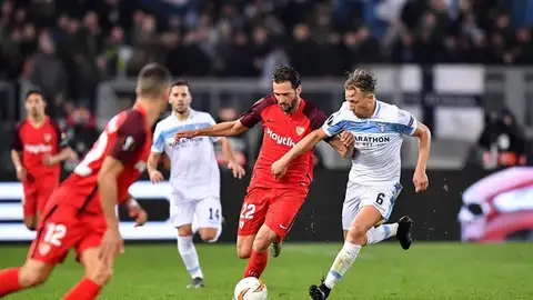 'Mudo' Vázquez, en una acción con Lucas Leiva. 'Mudo' Vázquez, en una acción con Lucas Leiva.