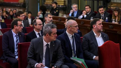 Joaquim Forn junto a Ra&uuml;l Romeva y Oriol Junqueras