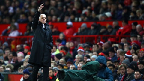 Jos&eacute; Mourinho, en la banda de Old Trafford