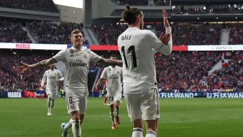El corte de mangas de Gareth Bale en el Wanda Metropolitano El corte de mangas de Gareth Bale en el Wanda Metropolitano