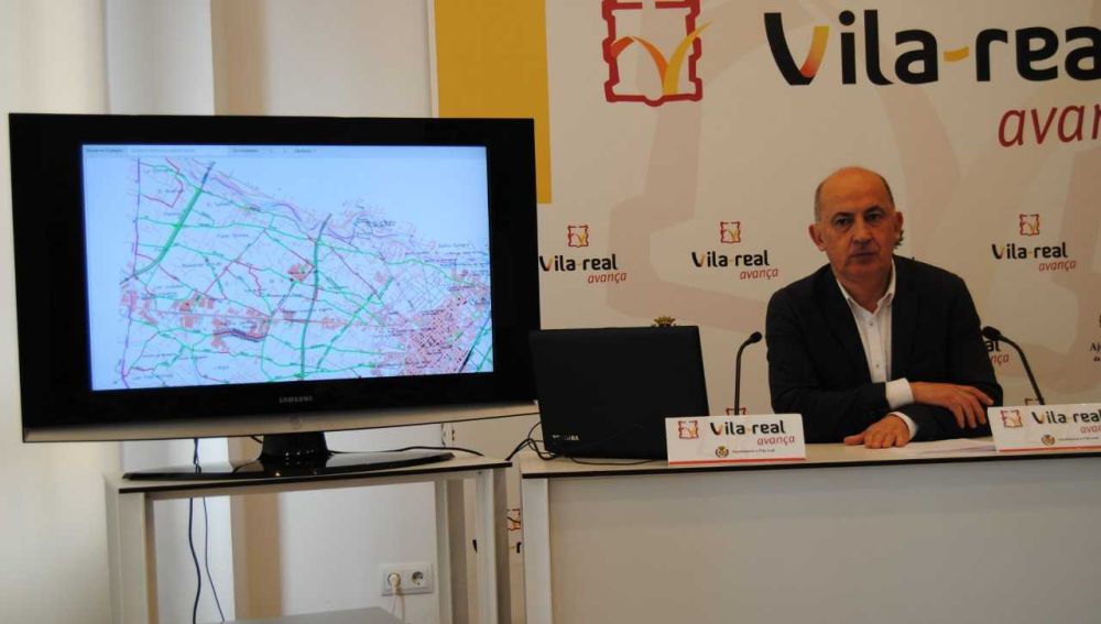 El regidor de Serveis Publics Francisco Valverde durant la presentació del projecte de reforma dels camins rurals. 