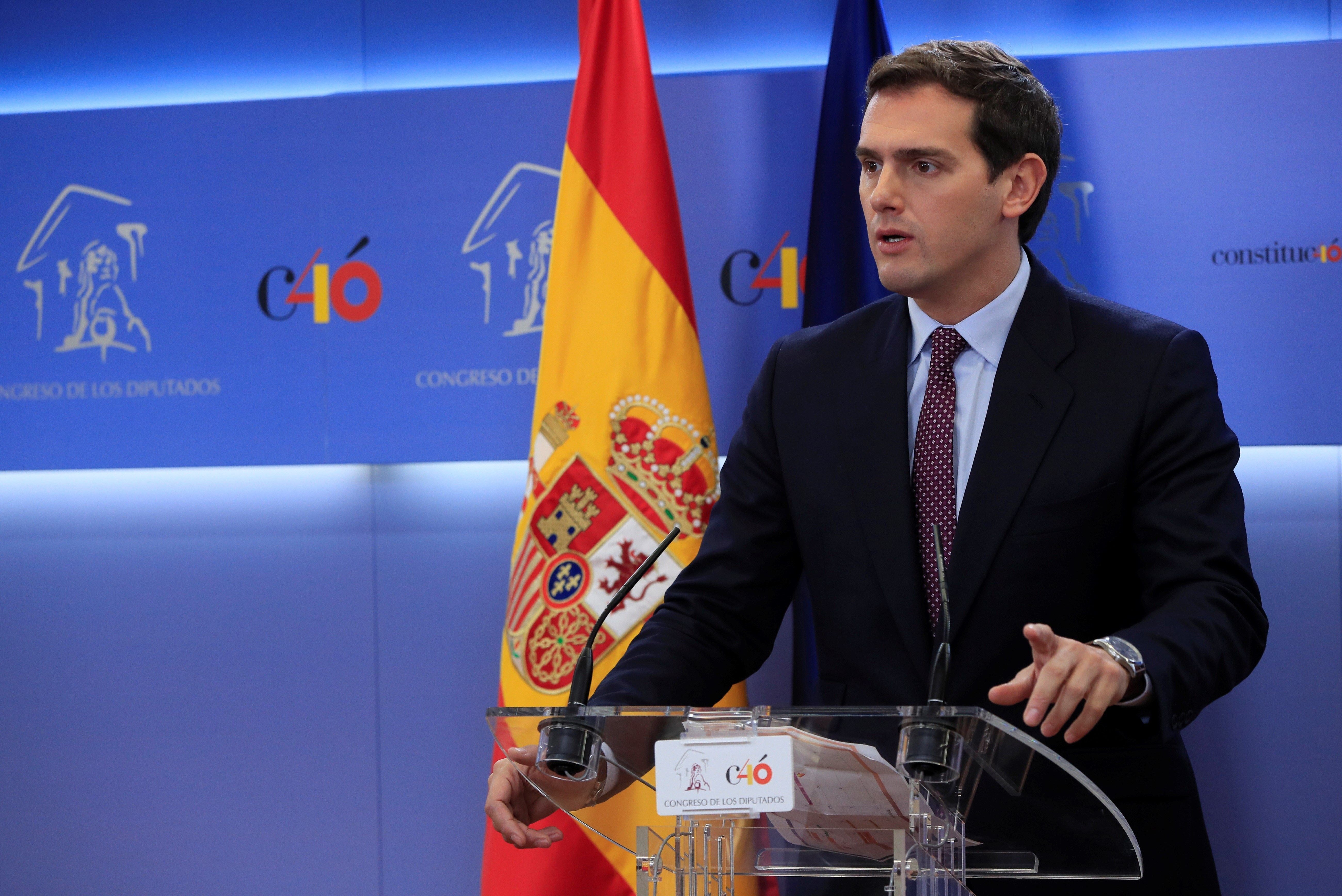 Rivera pide a Puigdemont que no sea cobarde y dé la cara ante la Justicia Rivera pide a Puigdemont que no sea cobarde y dé la cara ante la Justicia