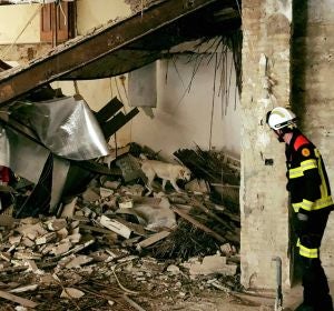 La Unidad Canina de los Bomberos ha supervisado que no hubiera personas atrapadas. La Unidad Canina de los Bomberos ha supervisado que no hubiera personas atrapadas.