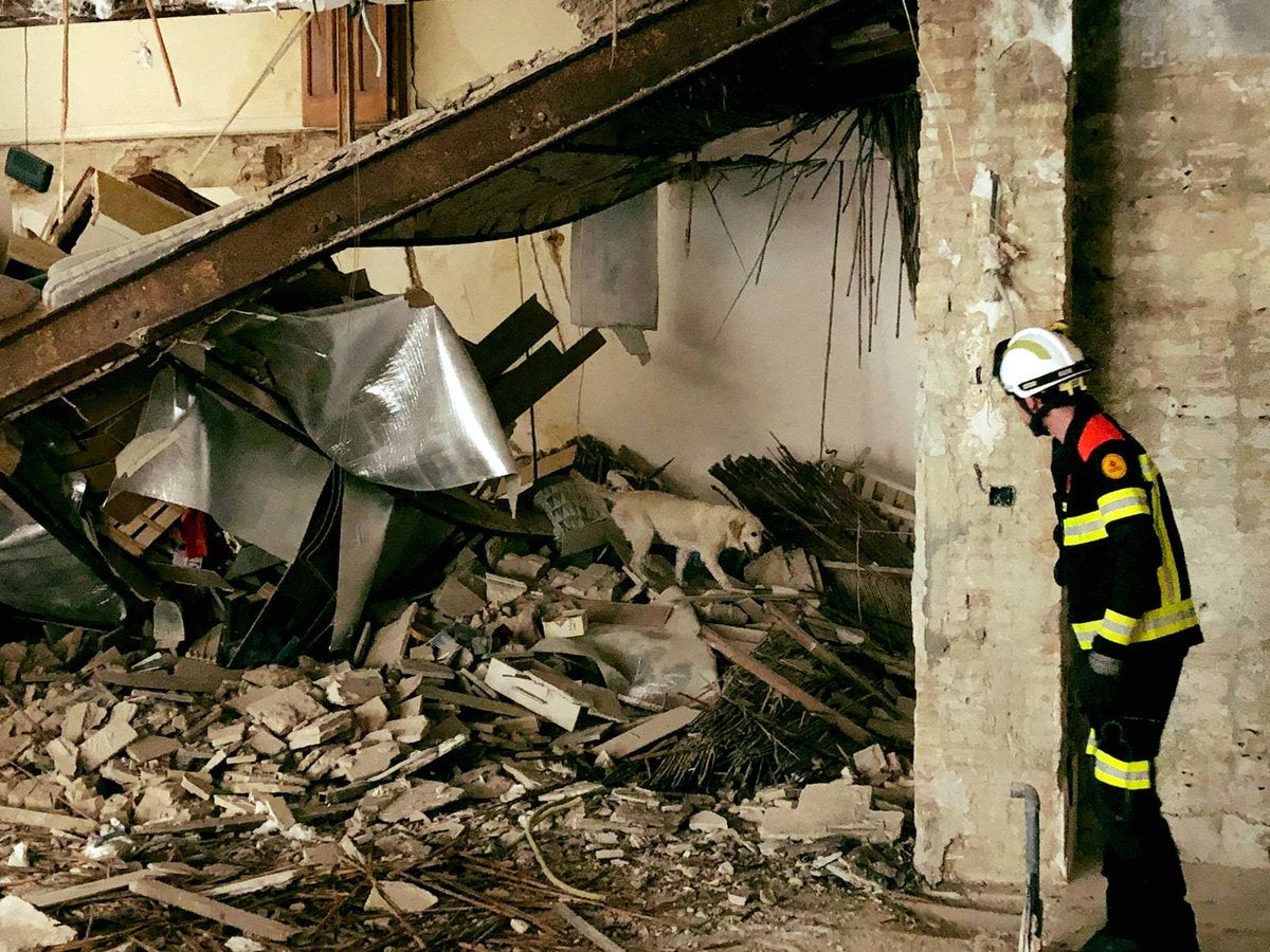 Derrumbe sin heridos en un edificio de la calle de Las Barcas de València Derrumbe sin heridos en un edificio de la calle de Las Barcas de València