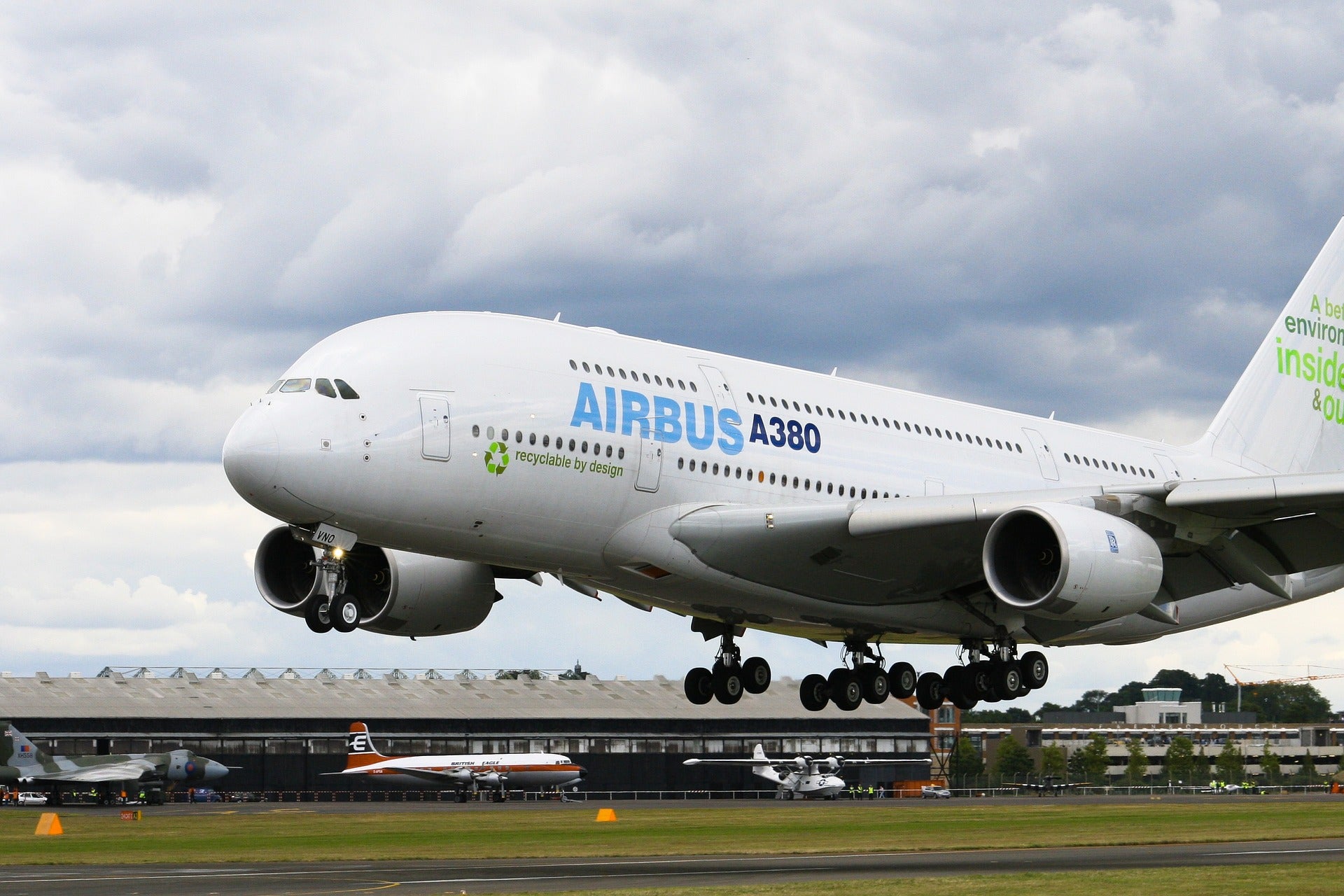 Airbus plantea un ajuste de 630 empleos en las plantas de defensa en España Airbus plantea un ajuste de 630 empleos en las plantas de defensa en España