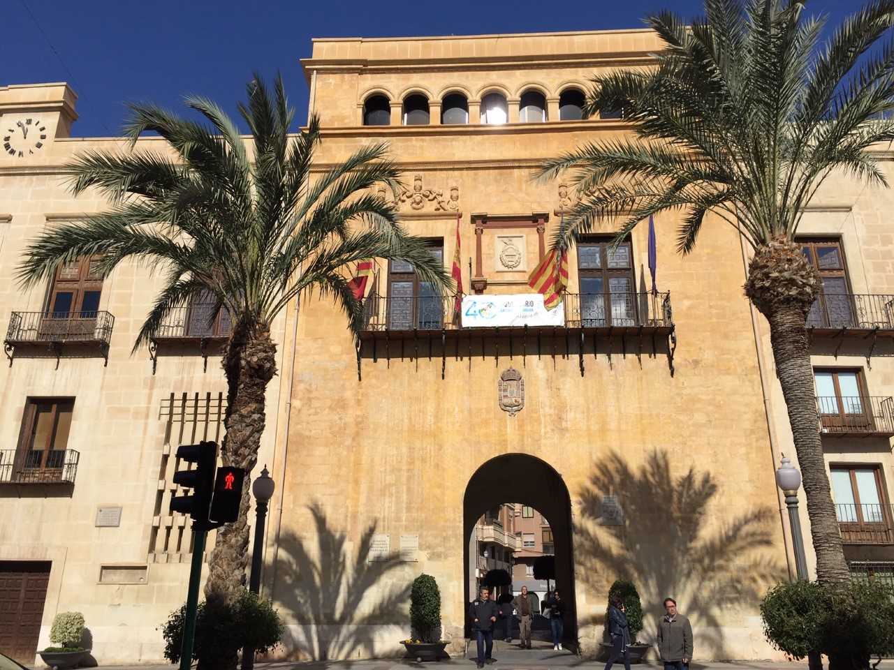 Jueves Santo y el segundo lunes de mona serán festivos en Elche en 2024 Jueves Santo y el segundo lunes de mona serán festivos en Elche en 2024