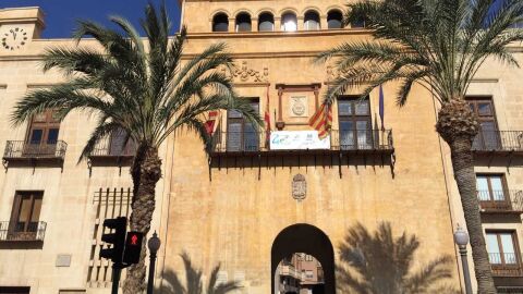 Fachada del Ayuntamiento de Elche