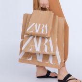 Imagen de unas bolsas de Zara