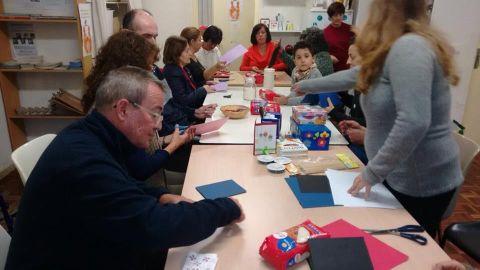 Los afectados de esclerosis denuncian las deficiencias de su sede en Elche