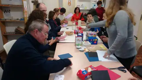 Los afectados de esclerosis denuncian las deficiencias de su sede en Elche Los afectados de esclerosis denuncian las deficiencias de su sede en Elche
