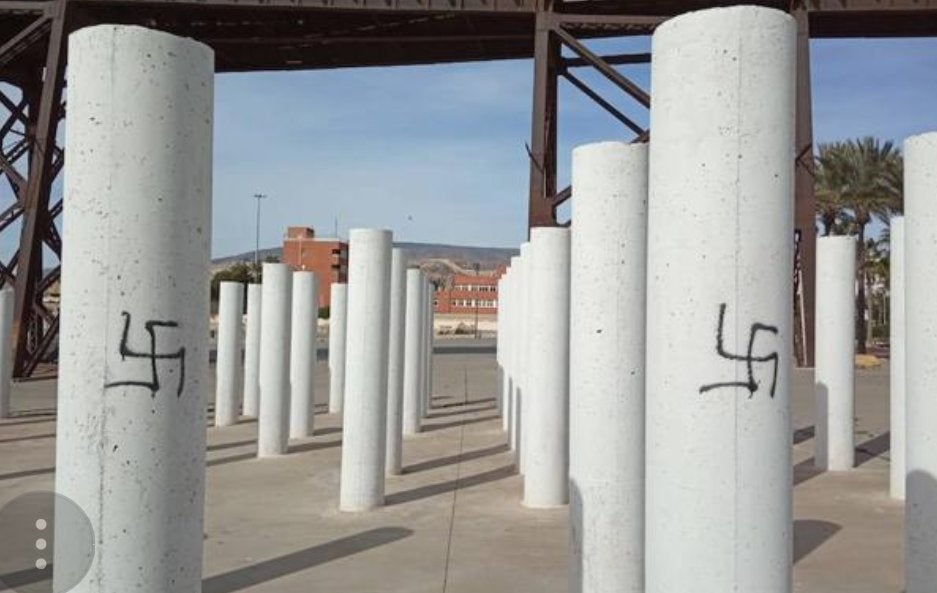 Realizan pintadas nazis en monumento a las víctimas de Mauthausen de Almería Realizan pintadas nazis en monumento a las víctimas de Mauthausen de Almería