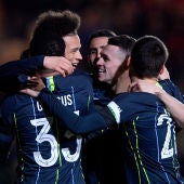 Los jugadores del Manchester celebran un gol