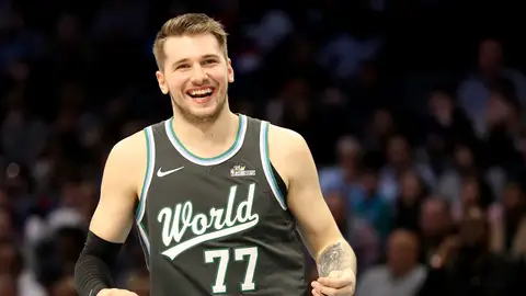 Luka Doncic sonríe en el partido de los rookies en el All Star Luka Doncic sonríe en el partido de los rookies en el All Star