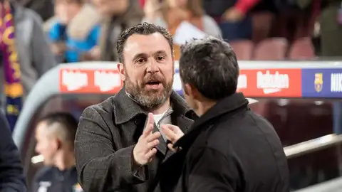 Sergio González saluda a Ernesto Valverde antes del Barça-Valladolid Sergio González saluda a Ernesto Valverde antes del Barça-Valladolid