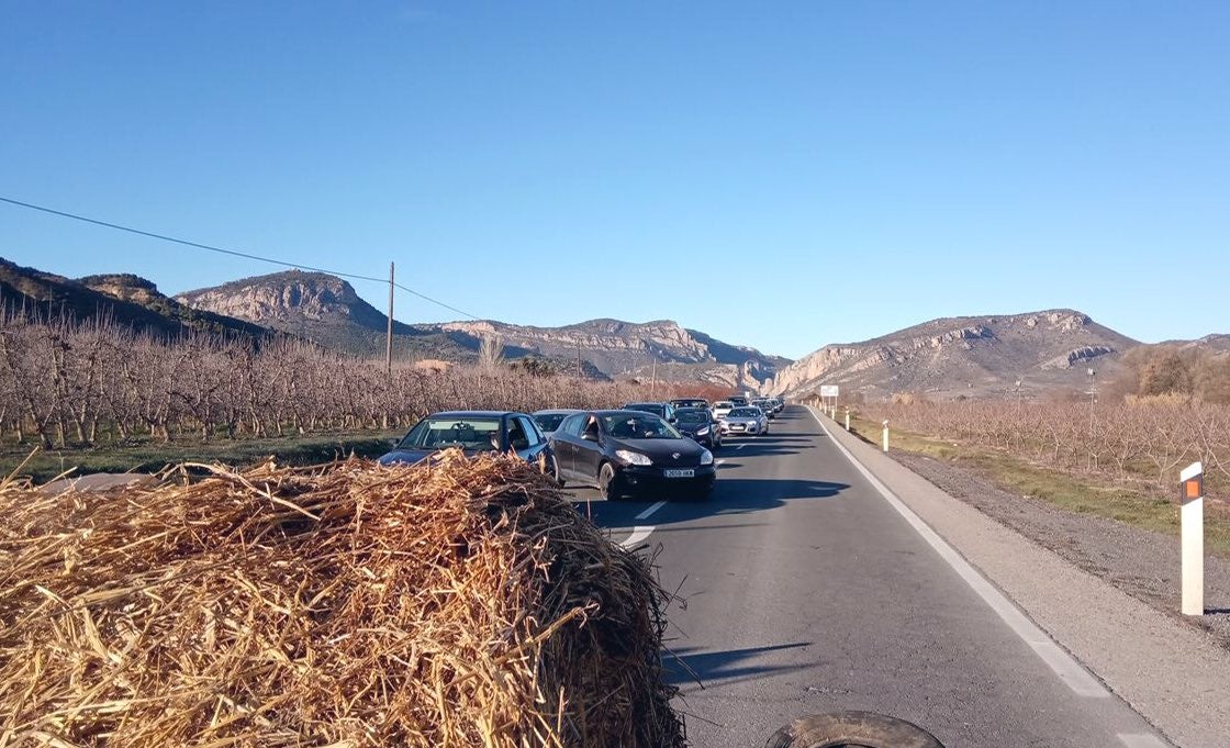 Los CDR cortan la N-230 en Alfarràs, Lleida, en protesta por el juicio del 'procés' Los CDR cortan la N-230 en Alfarràs, Lleida, en protesta por el juicio del 'procés'