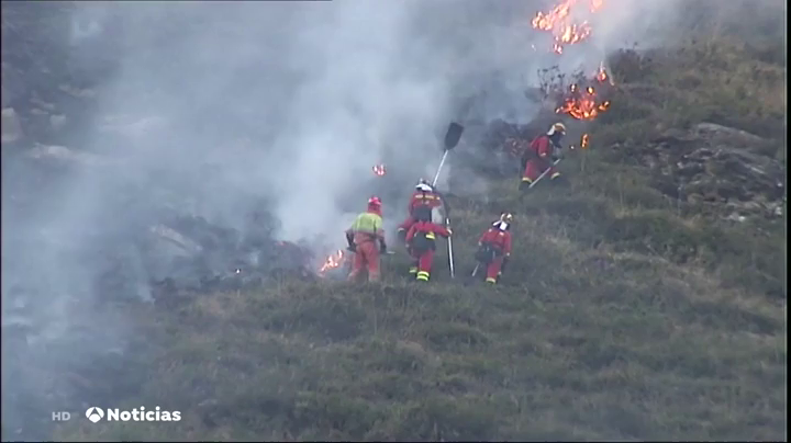 Los medios aéreos se incorporan a la extinción del incendio de La Alcomba en Ramales de la Victoria Los medios aéreos se incorporan a la extinción del incendio de La Alcomba en Ramales de la Victoria