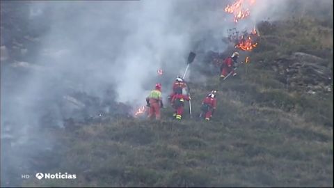 Cantabria activa el nivel 2 de alerta y pide el apoyo de la UME con 45 incendios activos
