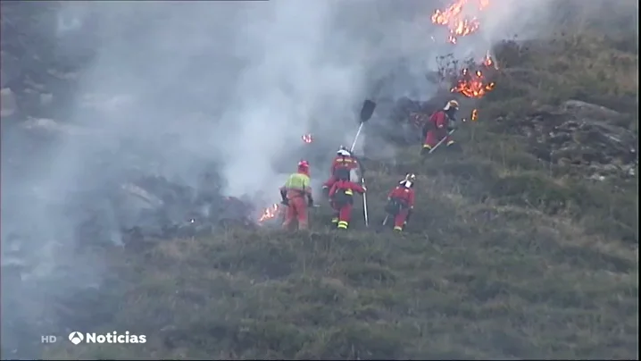 Cantabria activa el nivel 2 de alerta y pide el apoyo de la UME con 45 incendios activos