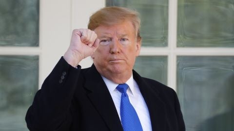 Donald Trump declara emergencia nacional para construir el muro de Facebook