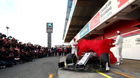 Antonio Giovinazzi y Kimi Raikkonen desvelan su nuevo monoplaza