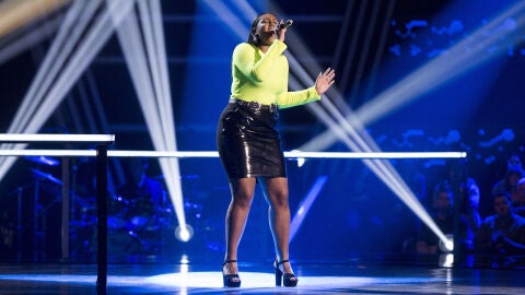 Linda Rodrigo canta ‘Warrior’ en los Asaltos de ‘La Voz’