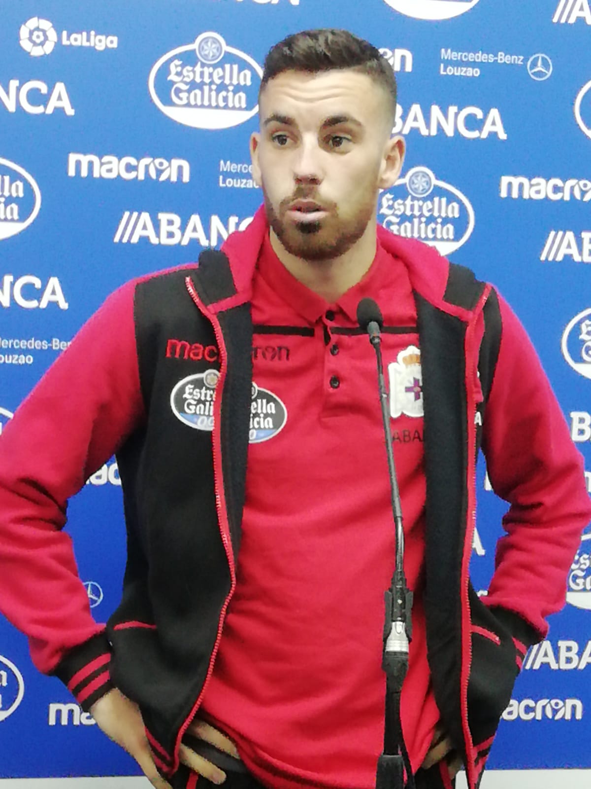 Edu Expósito se asocia y sigue creciendo, pero el Deportivo solo empata ante el colista en Riazor Edu Expósito se asocia y sigue creciendo, pero el Deportivo solo empata ante el colista en Riazor