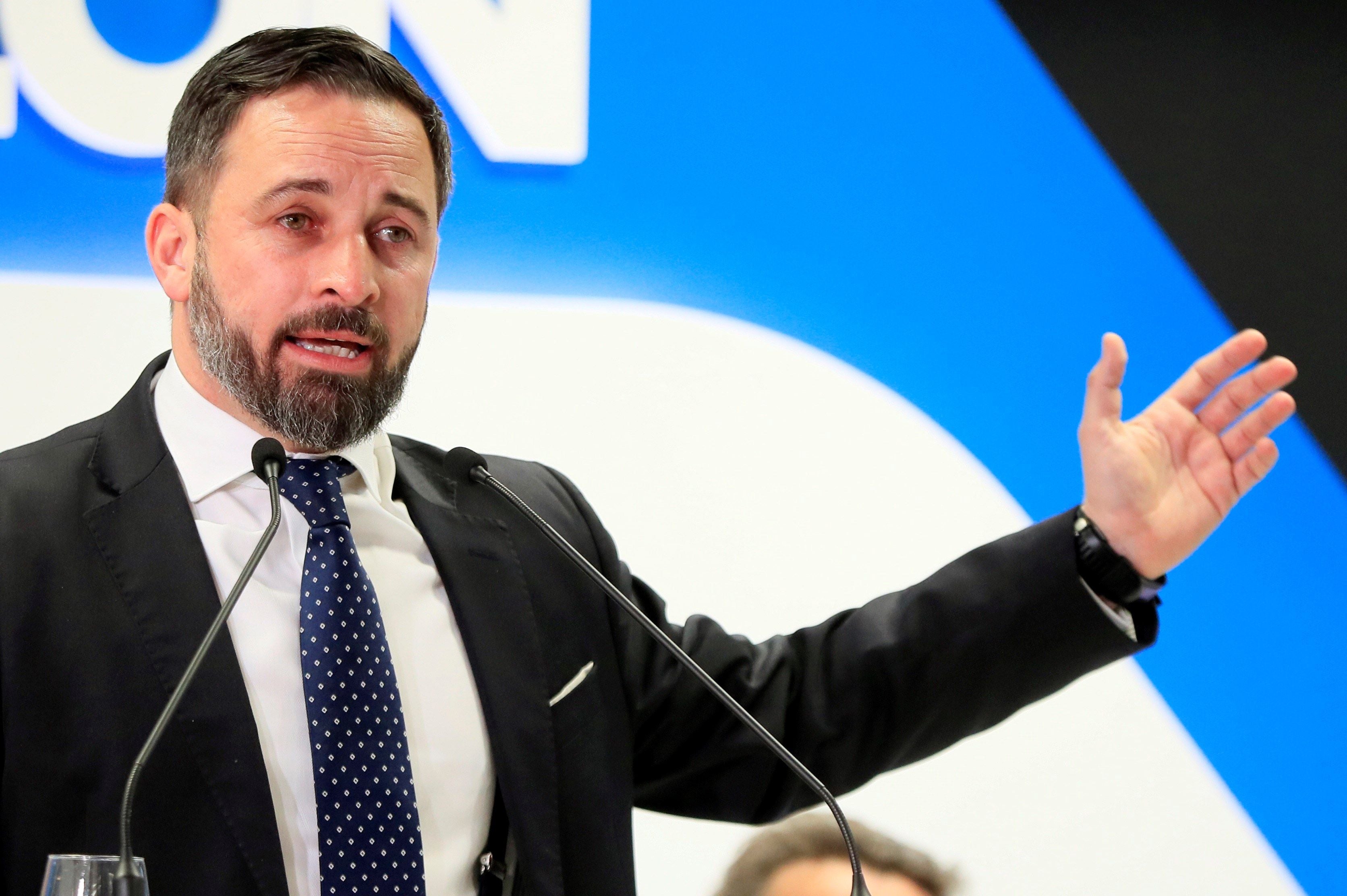 Abascal apoya a los jóvenes que increparon a Errejón y dice que luchará para que "puedan mejorar su vida" Abascal apoya a los jóvenes que increparon a Errejón y dice que luchará para que "puedan mejorar su vida"