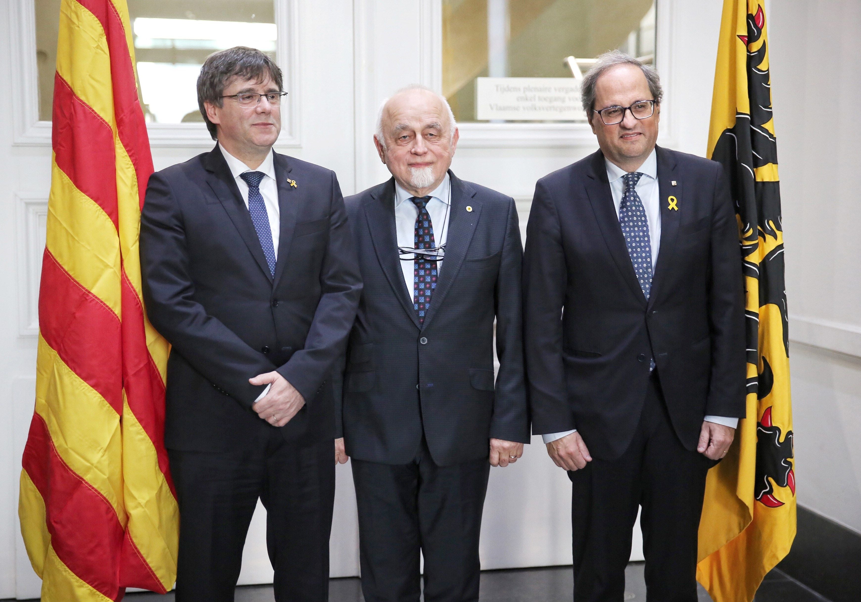 Puigdemont y Torra arremeten en Bruselas contra la UE por no respaldarles en el desafío independentista Puigdemont y Torra arremeten en Bruselas contra la UE por no respaldarles en el desafío independentista