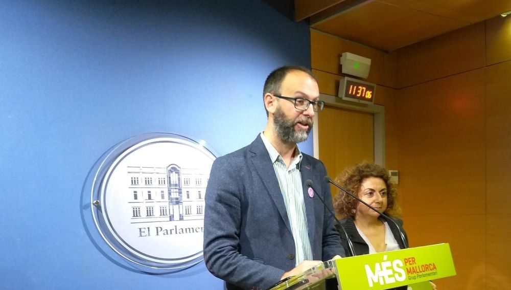 Miquel Gallardo y Joana Aina Campomar, diputados de MES. 