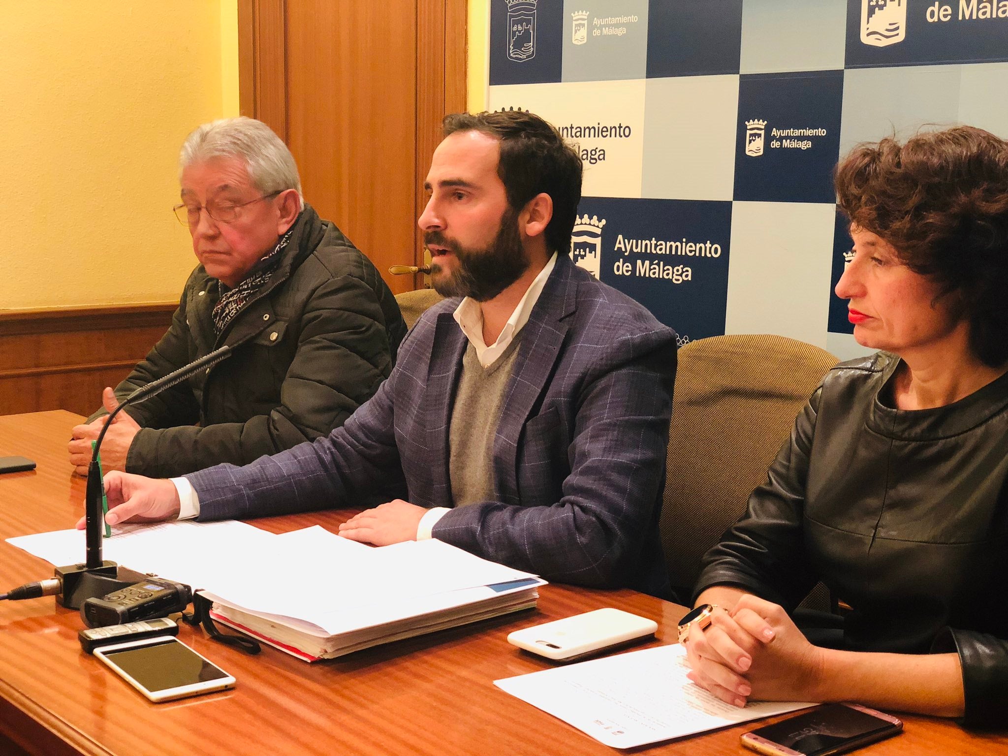 La oposición en el Ayuntamiento pide que el pleno extraordinario para cesar a Porras y Pomares se celebre cuanto antes La oposición en el Ayuntamiento pide que el pleno extraordinario para cesar a Porras y Pomares se celebre cuanto antes