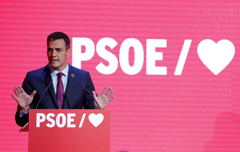 Las preguntas de Amón: "¿No es maravilloso que el lema del PSOE, la España que quieres, sea el que Vox utilizó en Vistalegre?" Las preguntas de Amón: "¿No es maravilloso que el lema del PSOE, la España que quieres, sea el que Vox utilizó en Vistalegre?"