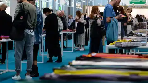 Expositores en la feria Lineapelle de Milán del sector de componentes para el calzado Expositores en la feria Lineapelle de Milán del sector de componentes para el calzado