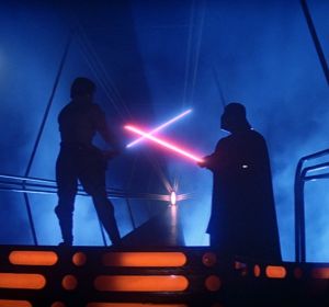 Duelo de espadas láser entre Luke Skywalker y Darth Vader Duelo de espadas láser entre Luke Skywalker y Darth Vader
