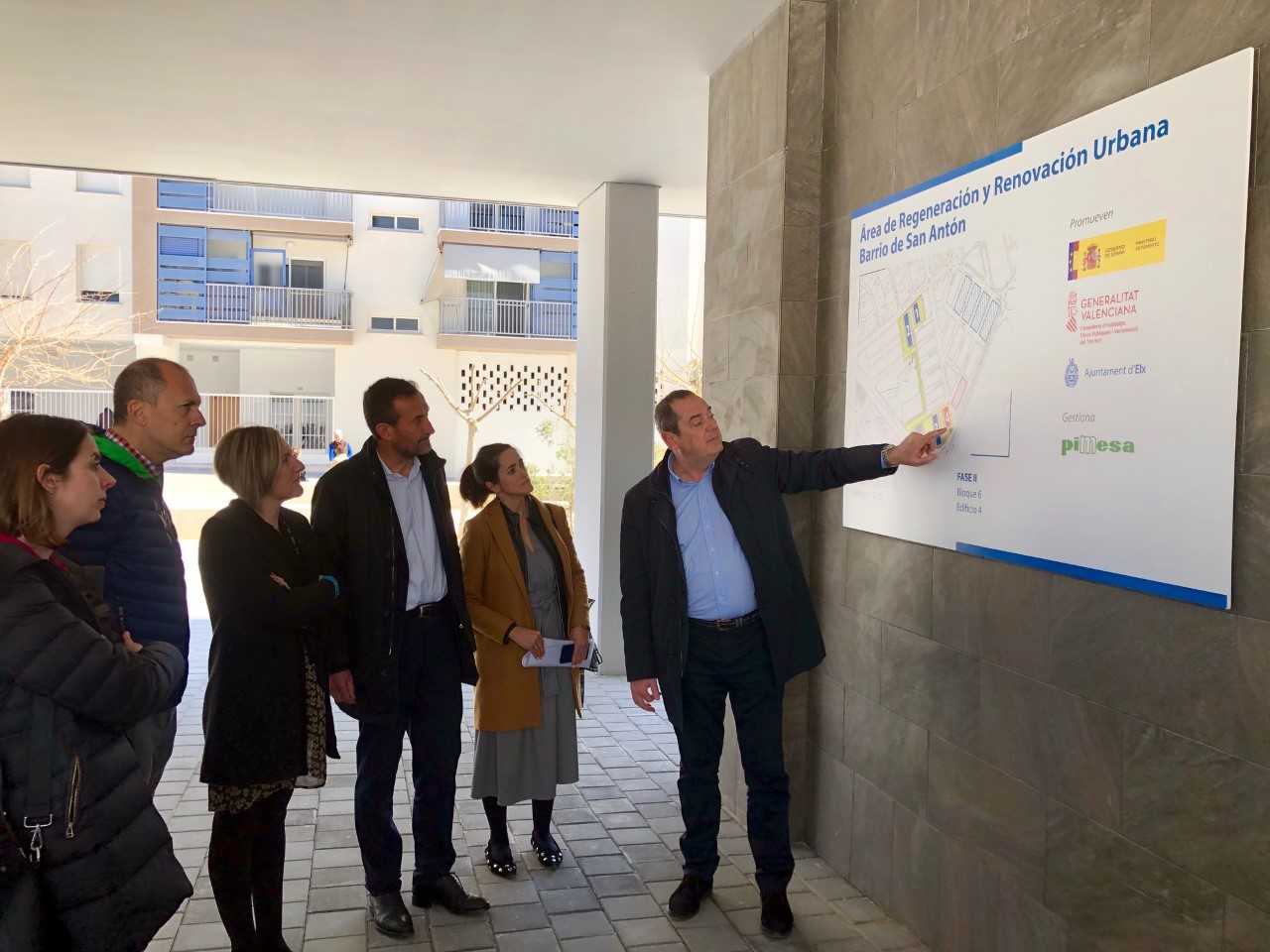 La consellera de Vivienda asegura que la rehabilitación del barrio Los Palmerales comienza en marzo La consellera de Vivienda asegura que la rehabilitación del barrio Los Palmerales comienza en marzo