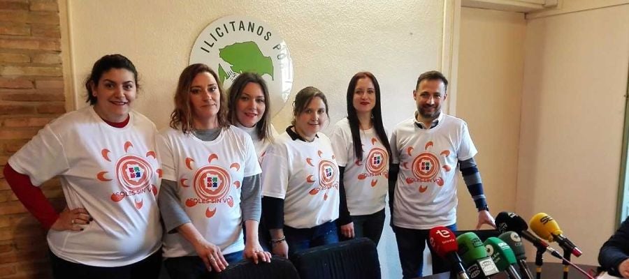 Integrantes de la plataforma 'Soles sin voz' de Elche en el grupo municipal de Ilicitanos por Elche Integrantes de la plataforma 'Soles sin voz' de Elche en el grupo municipal de Ilicitanos por Elche